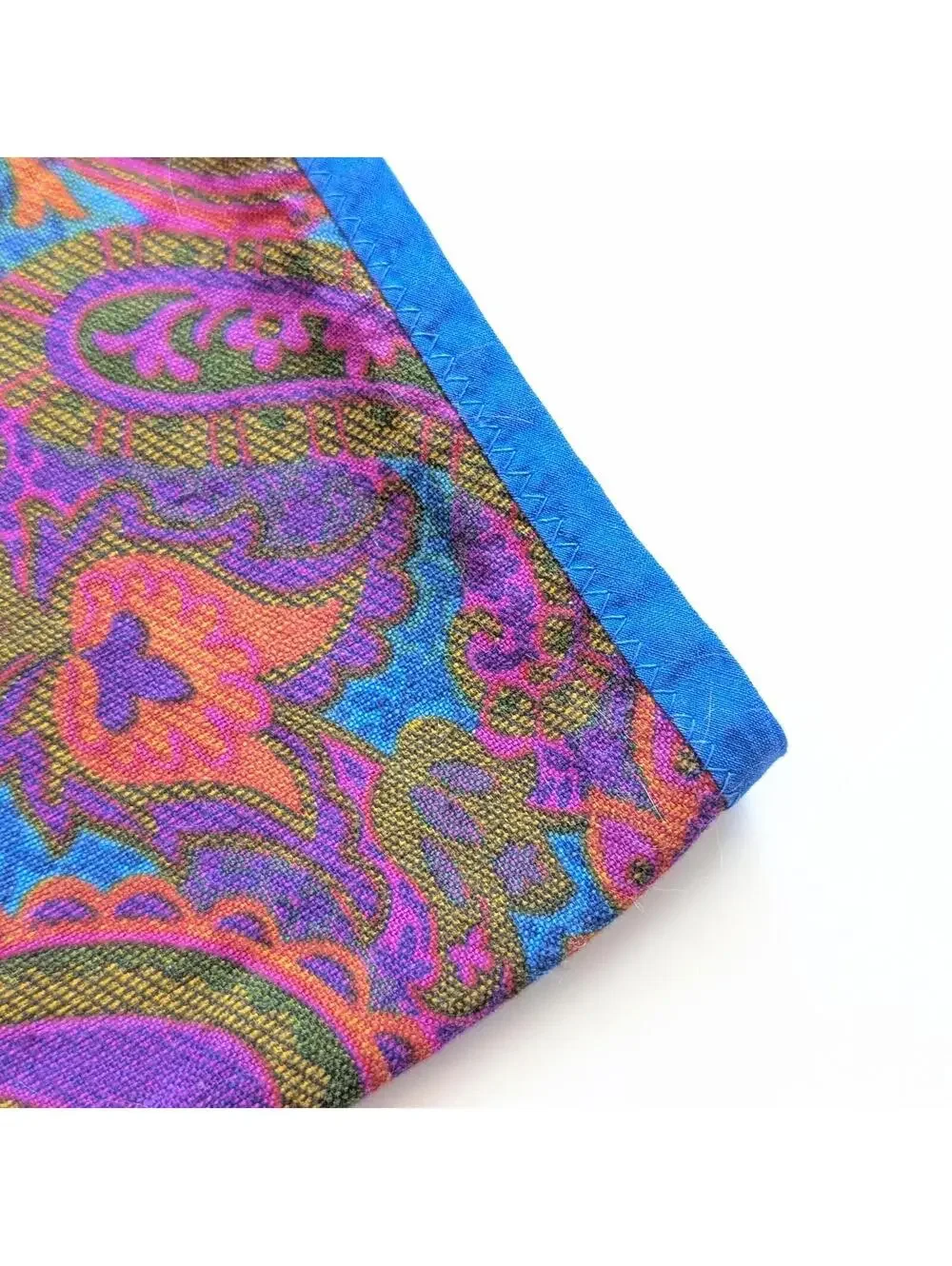 Vintage Oblong Tablecloth with Vivid Paisley Pattern